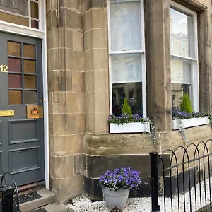 Apartment Lovely Main Door 2 Bed, Edinburgh